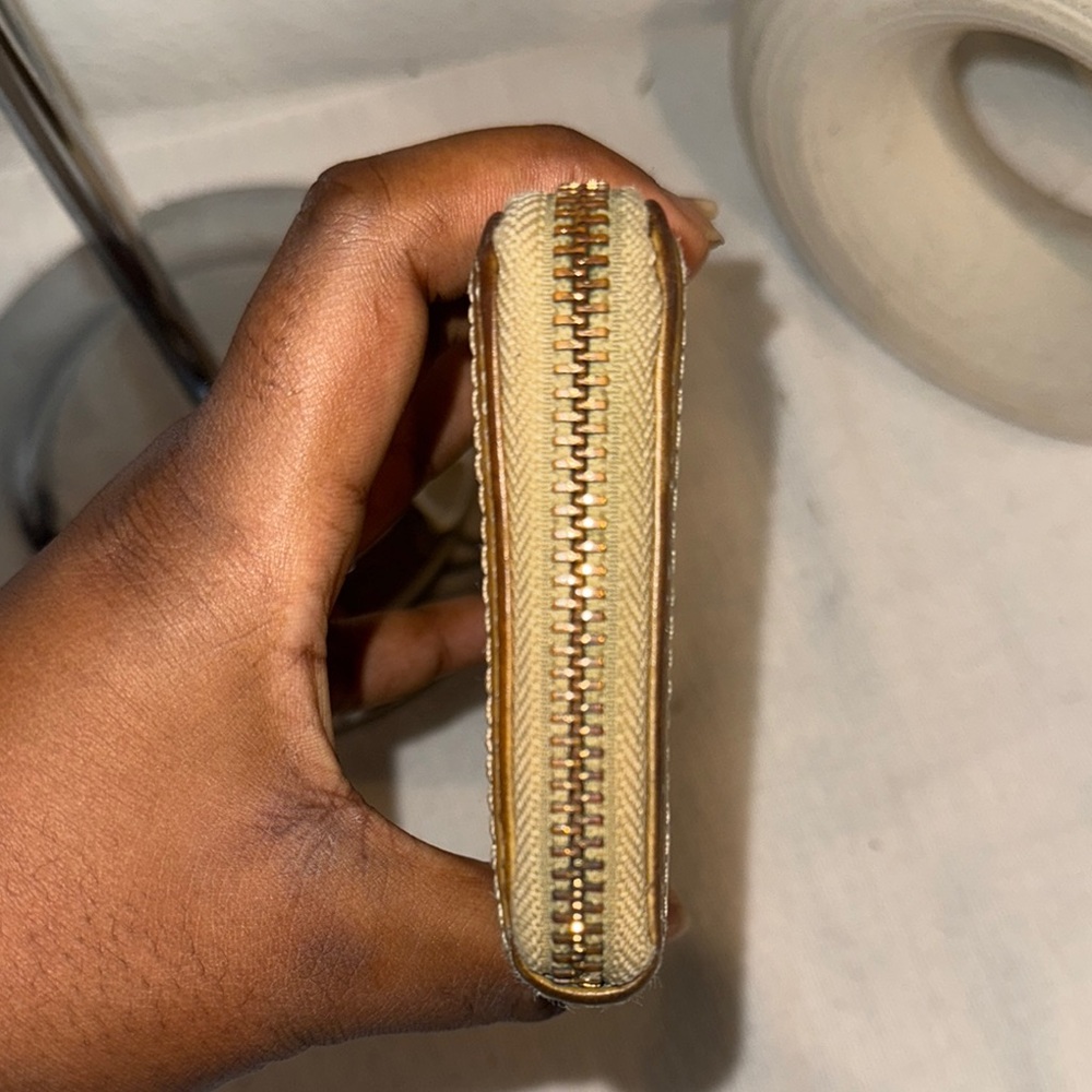 Coach Tan Leather Wallet with Sleek Design and Compact Size - Picture 5 of 11